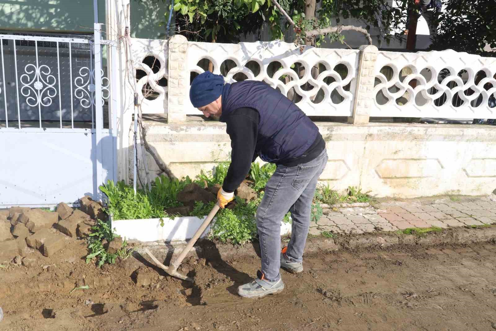 Nazilli’de yol seferberliği, bozulan parkeler yenileniyor
