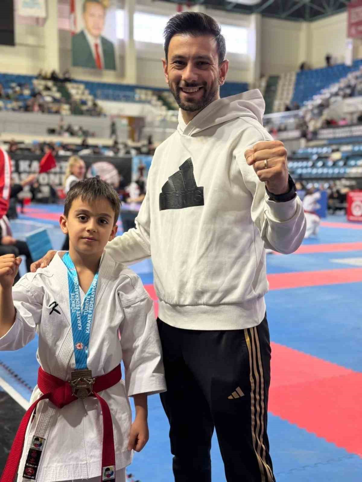 Nazillili minik karateci Türkiye şampiyonu oldu
