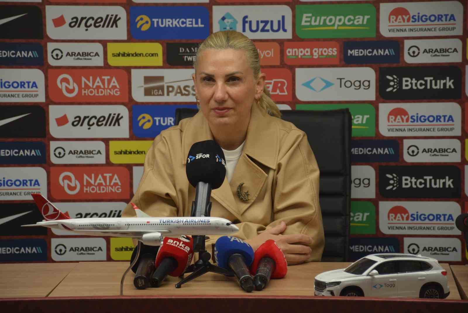 Necla Güngör Kıragası: "İsviçre’ye karşı ilk defa bir puan aldık"
