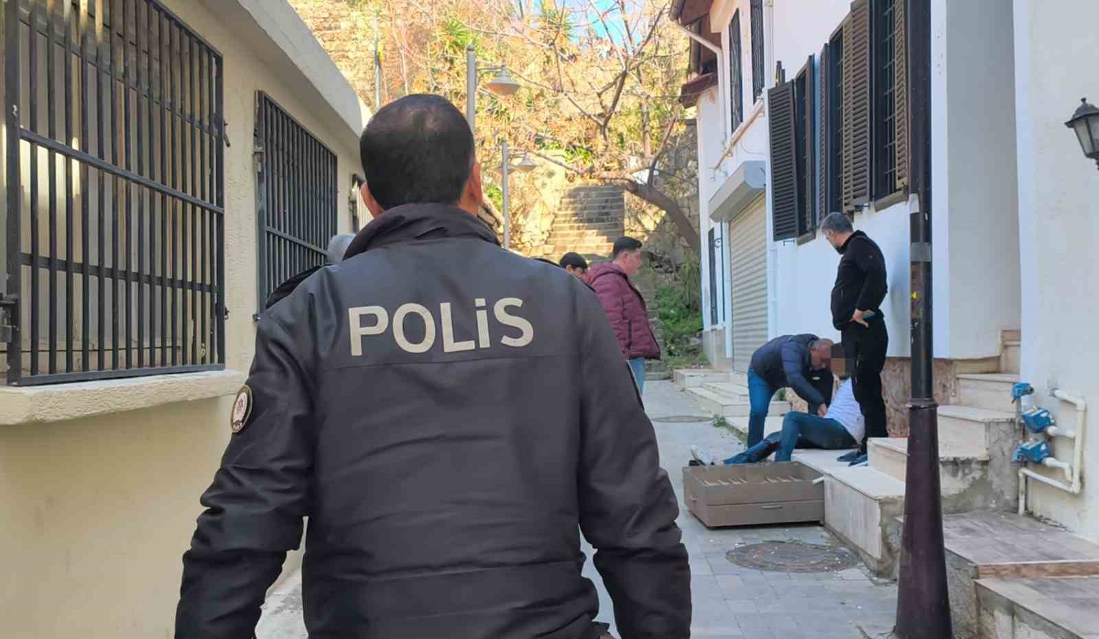 ’Neden video çekiyorsun’ tartışması kanlı bitti: 3 yaralı
