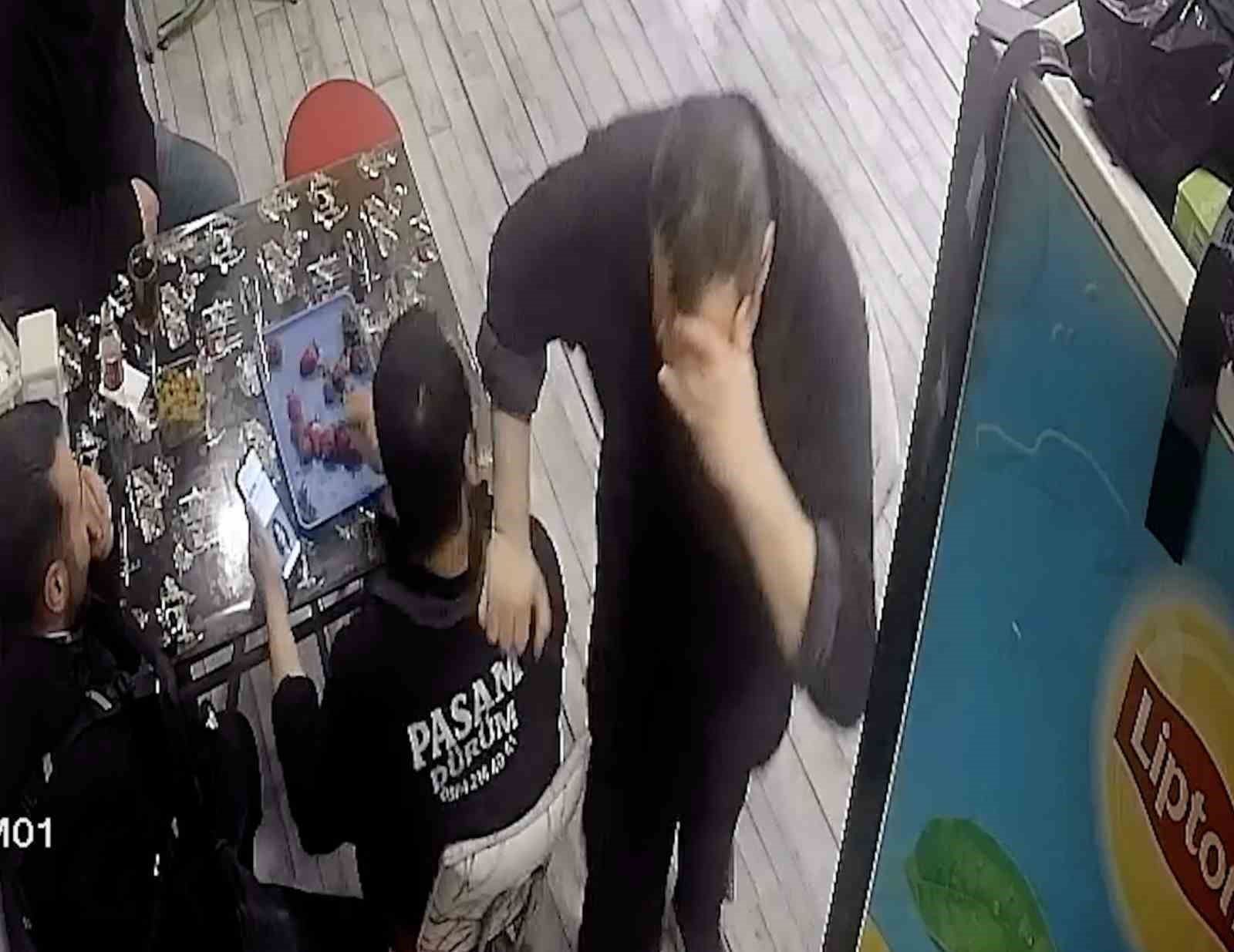 Nefes borusuna çilek takılan döner ustasını kurye kurtardı
