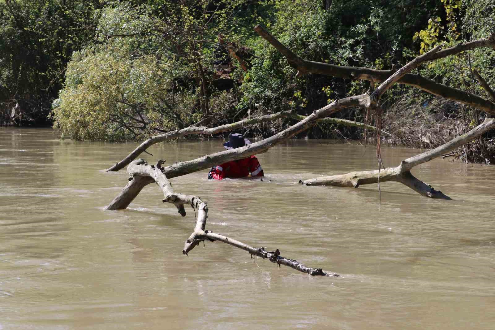Nehre düşen çocuk için arama çalışmaları 6 gündür sürüyor
