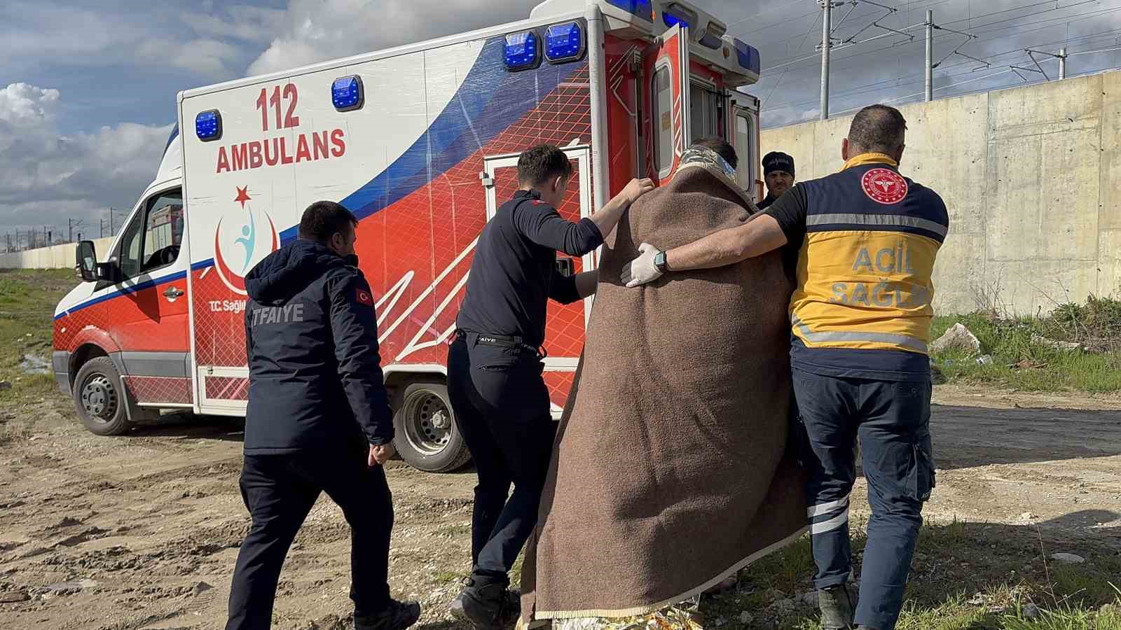 Nehre düşen kişiyi kurtarmak için zamanla yarış: Can pazarı yaşandı
