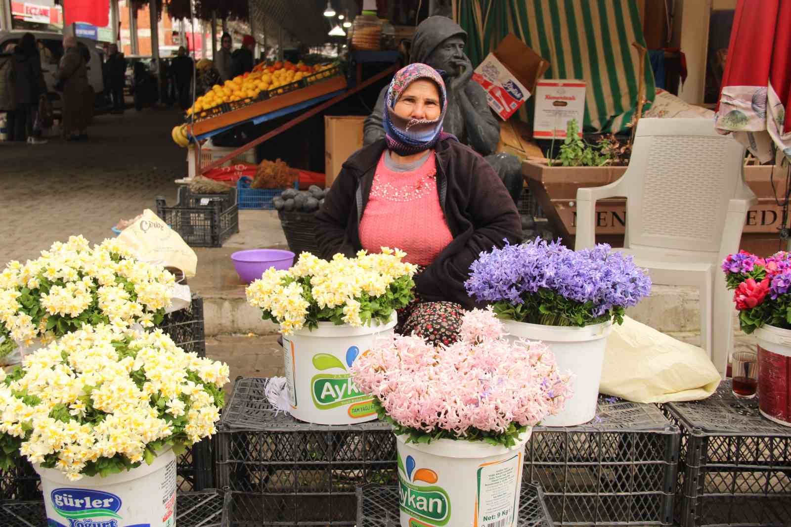 Nergisler Menteşe pazarına renk katıyor
