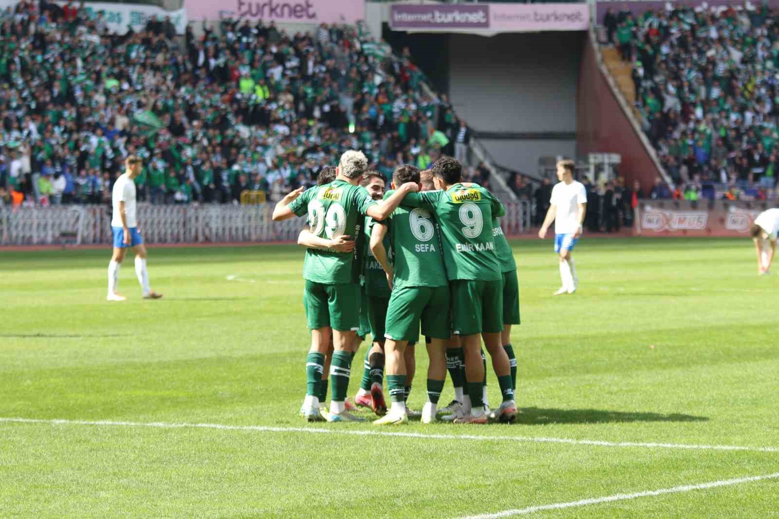 Nesine 2. Lig: Ankara Demirspor: 0 - Bursaspor: 1 (İlk yarı)
