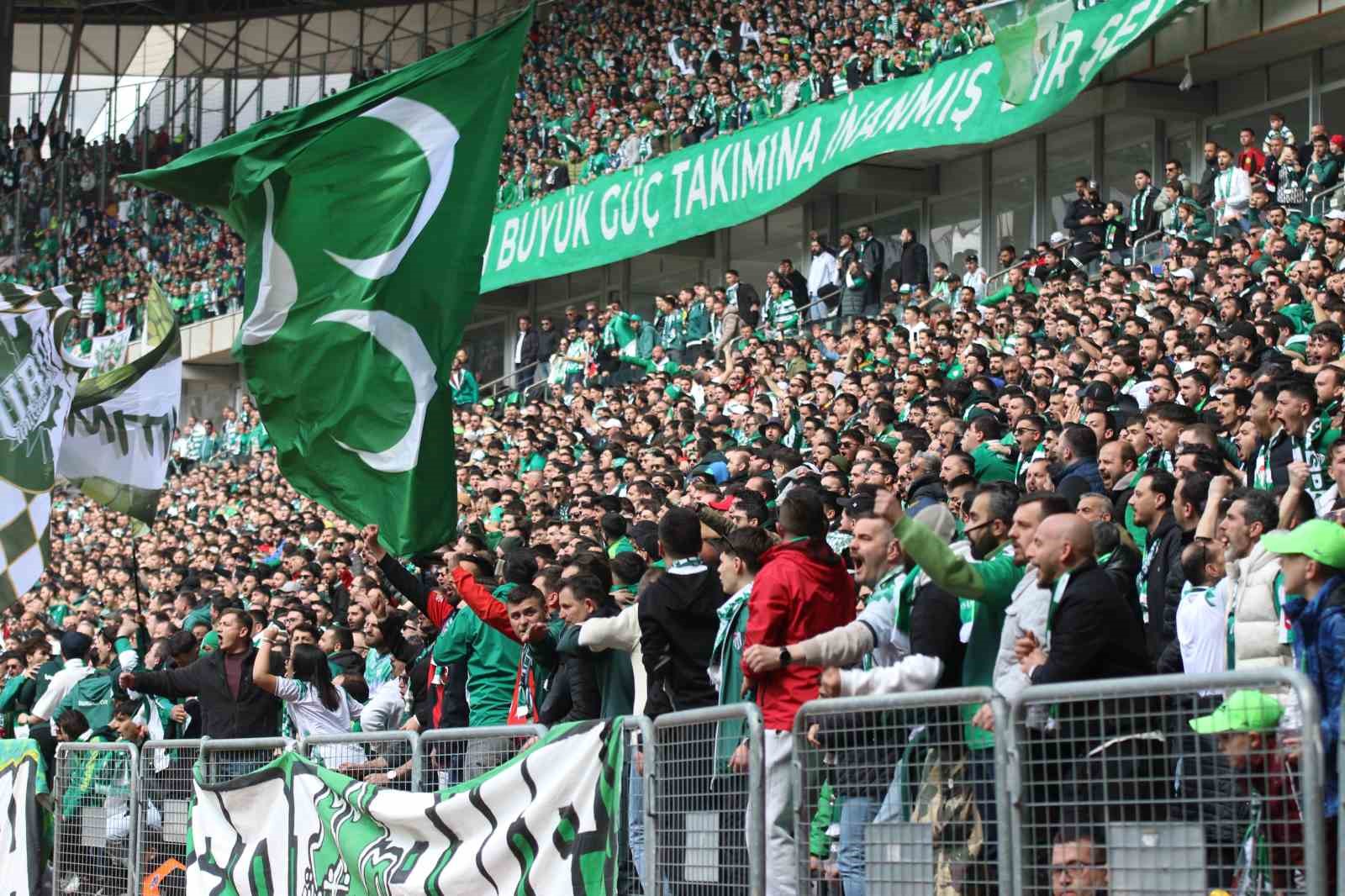 Nesine 2. Lig: Ankara Demirspor: 0 - Bursaspor: 1 (İlk yarı)
