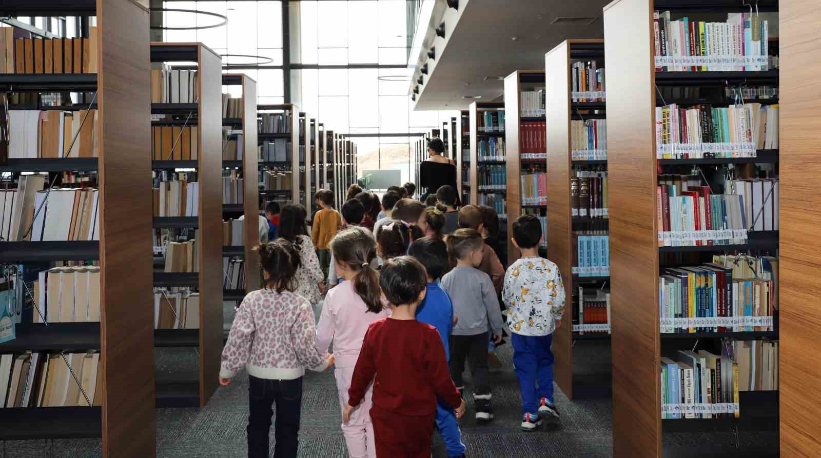 NEÜ Ahmet Keleşoğlu Kütüphanesi kapılarını geleceğin okurlarına açtı
NEÜ Ahmet Keleşoğlu Kütüphanesi kapılarını geleceğin okurlarına açtı