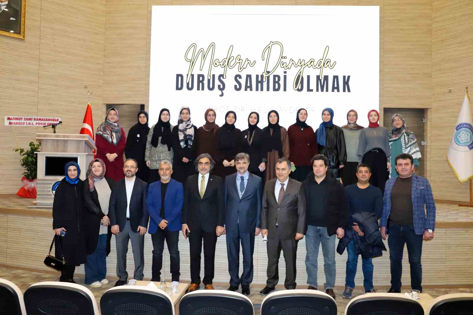 NEÜ’de "Modern Dünyada Duruş Sahibi Olmak" konuşuldu
NEÜ’de "Modern Dünyada Duruş Sahibi Olmak" konuşuldu