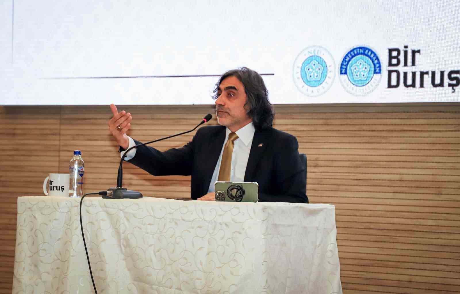 NEÜ’de "Modern Dünyada Duruş Sahibi Olmak" konuşuldu
NEÜ’de "Modern Dünyada Duruş Sahibi Olmak" konuşuldu