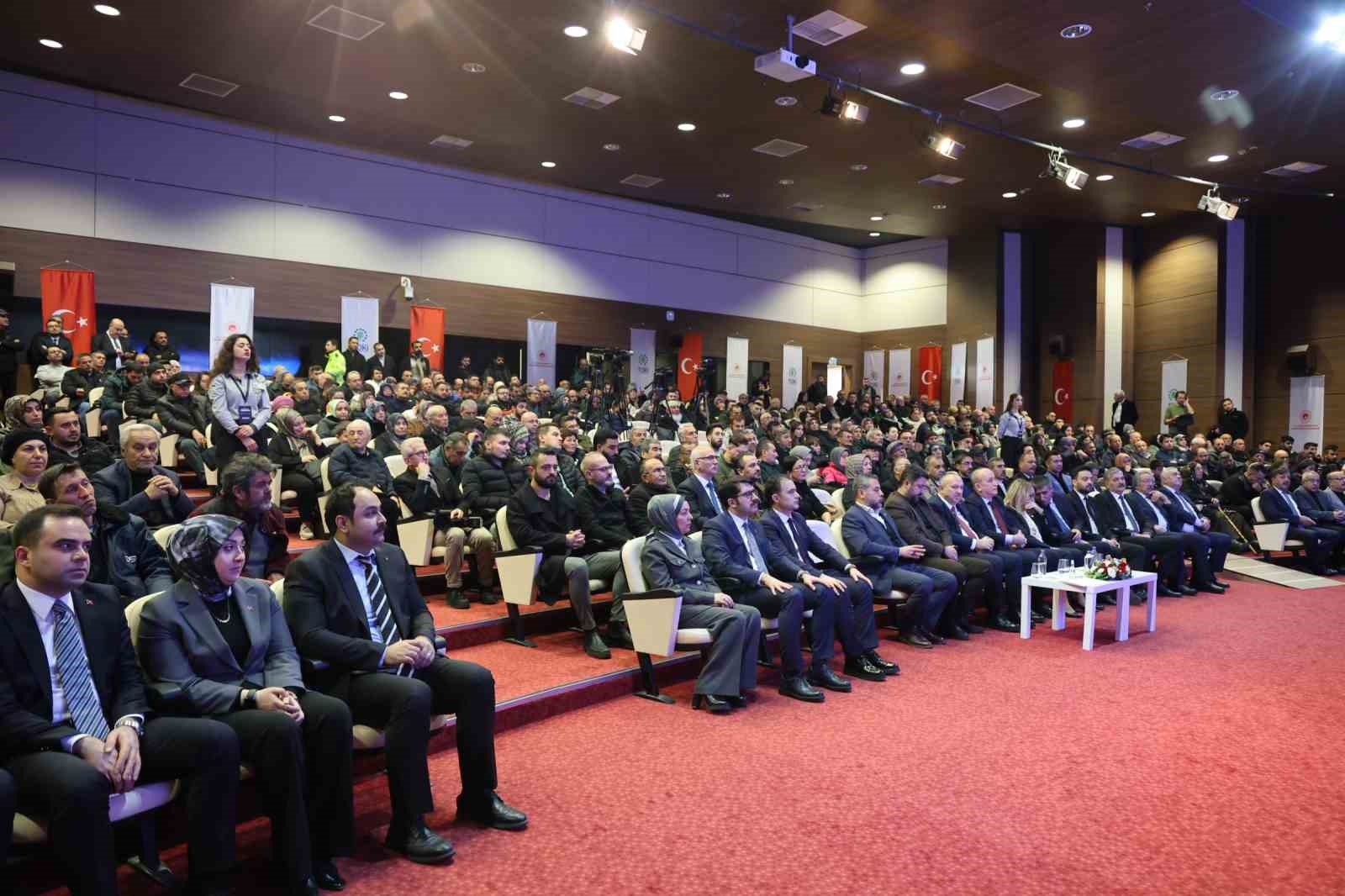 Nevşehir’de 2 bin 368 konutun kura çekilişi yapıldı
Nevşehir’de 2 bin 368 konutun kura çekilişi yapıldı