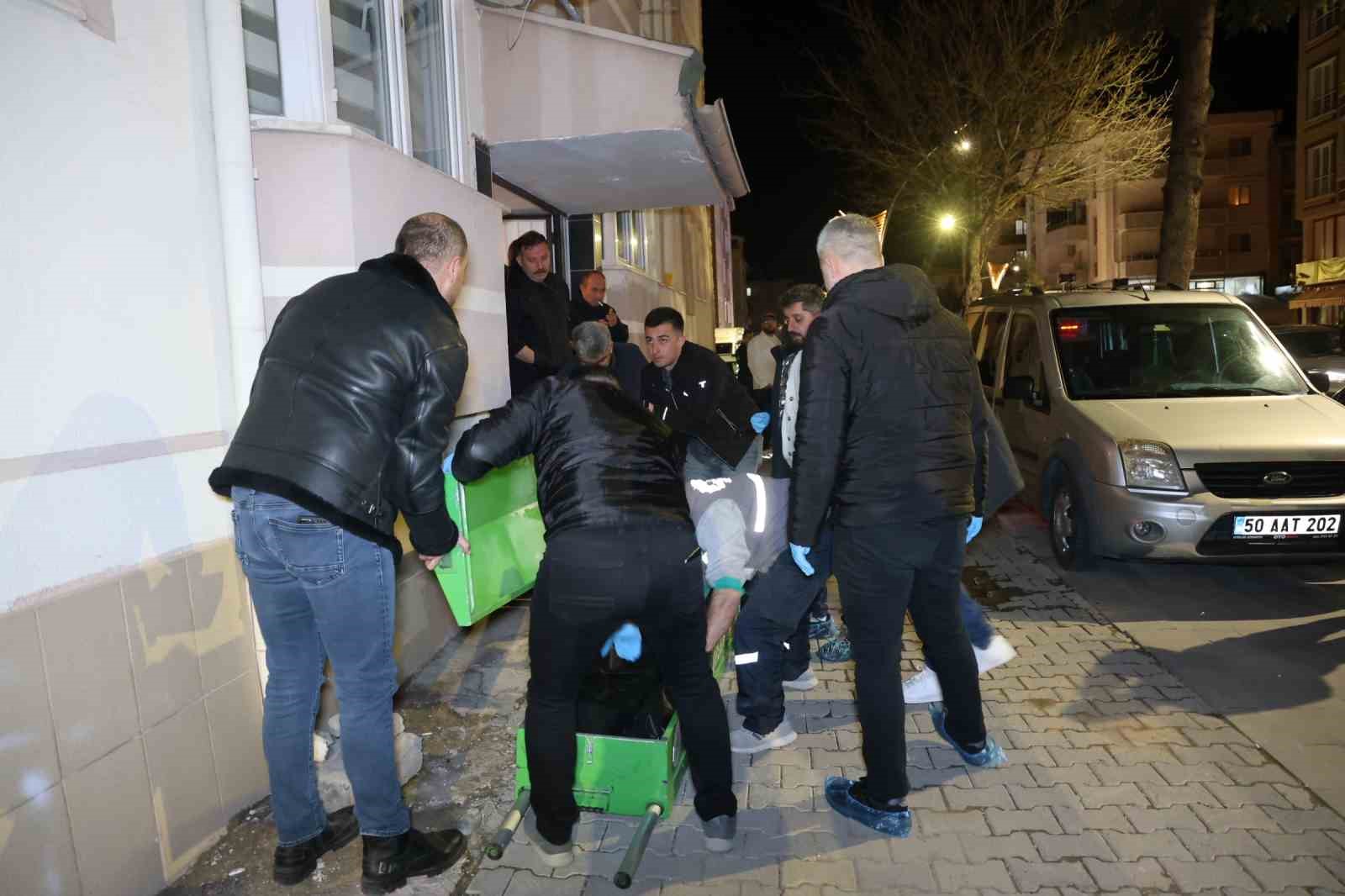 Nevşehir’de aile faciası: Eşini öldürdü, kendisi ağır yaralı
