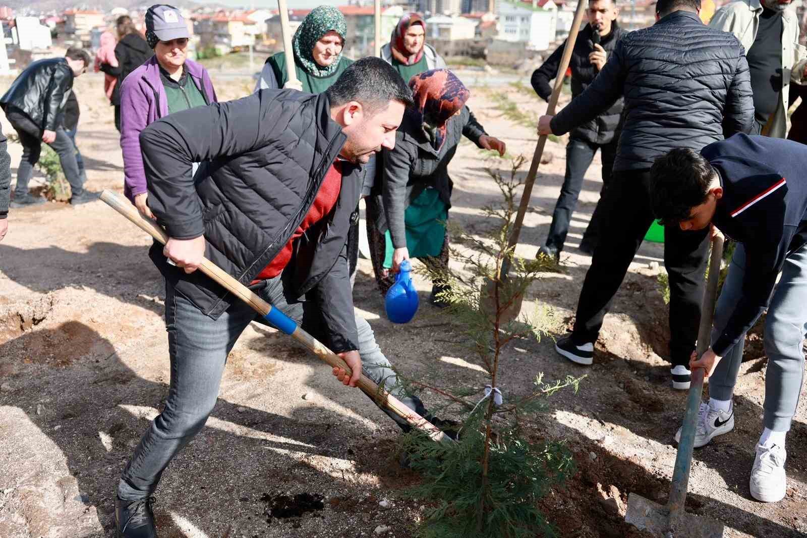 Nevşehir’de binlerce fidan toplarla buluştu
