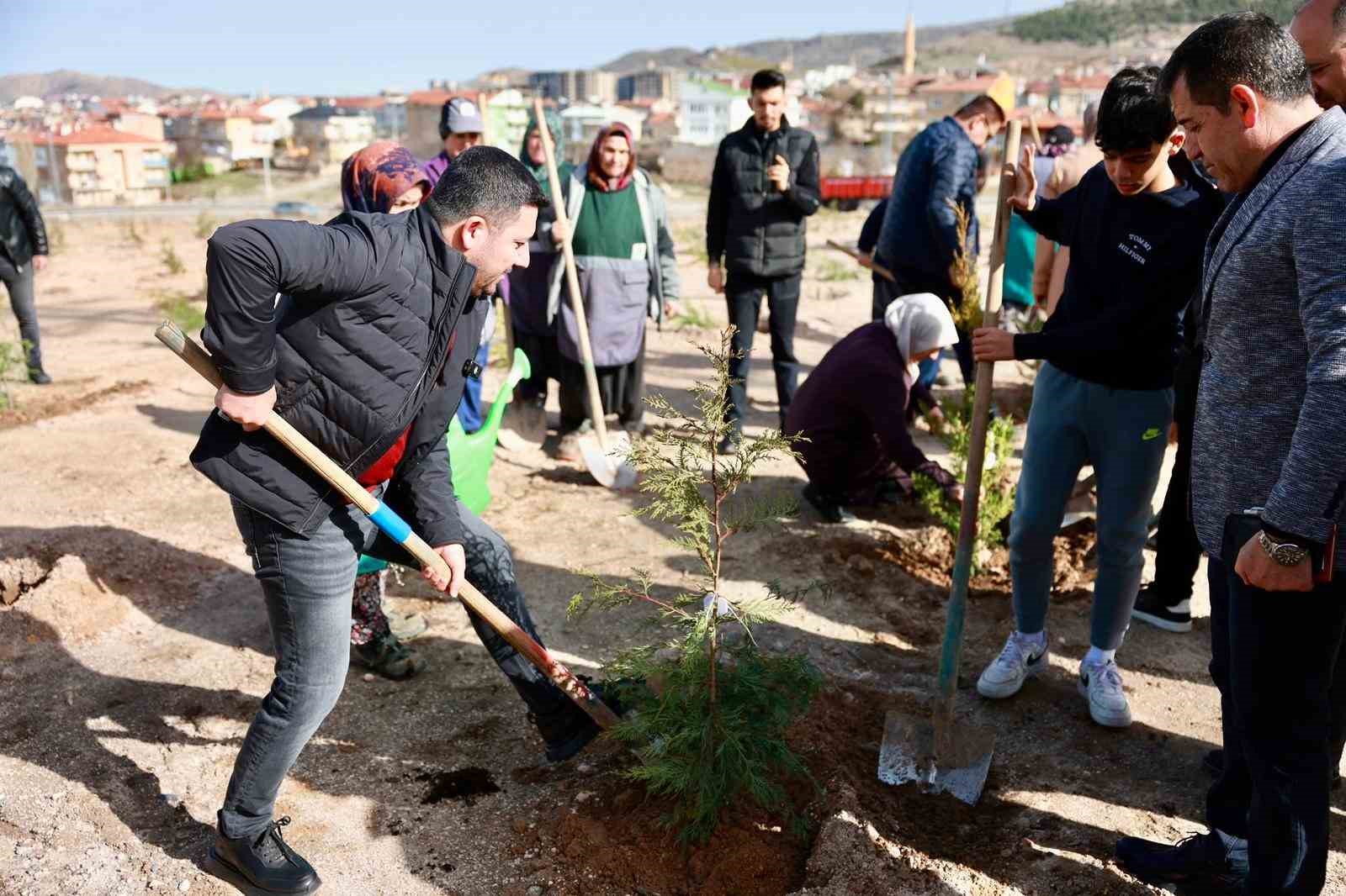 Nevşehir’de binlerce fidan toplarla buluştu
