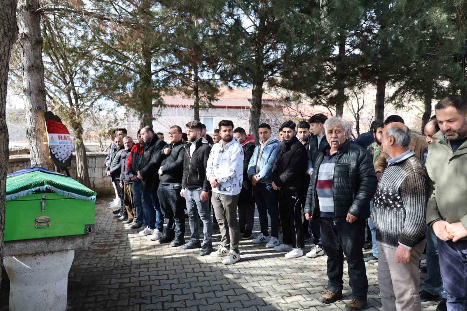 Nevşehir’de kayalıklardan düşerek yaşamını yitiren genç kız son yolculuğuna uğurlandı
