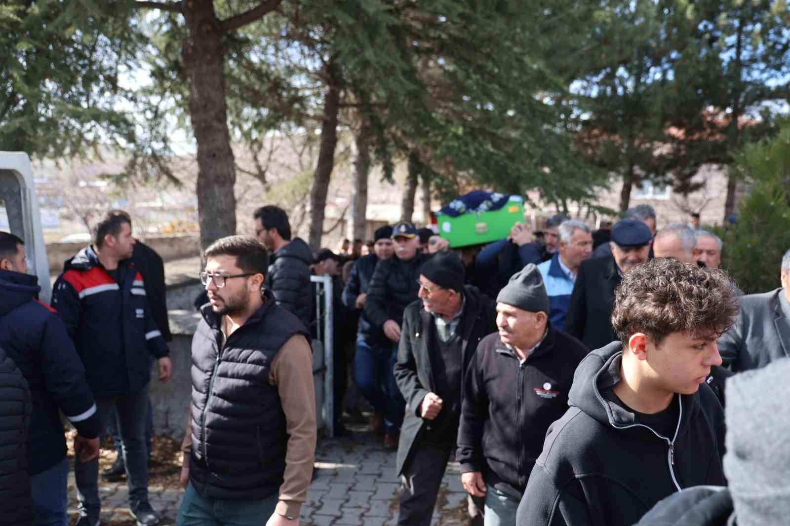 Nevşehir’de kayalıklardan düşerek yaşamını yitiren genç kız son yolculuğuna uğurlandı
