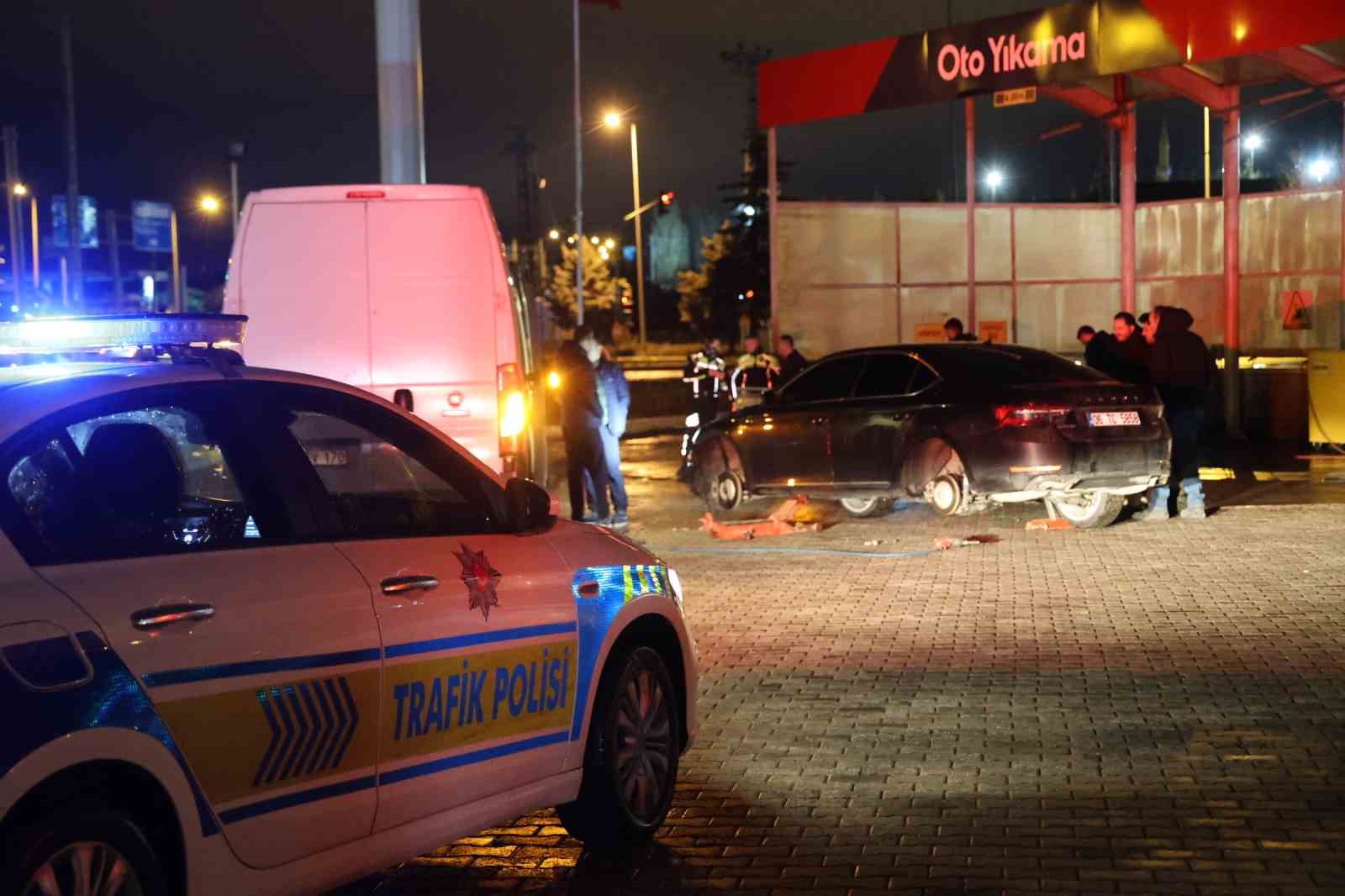 Nevşehir’de yolda oluşan çukurlar, 5 aracı yolda bıraktı
