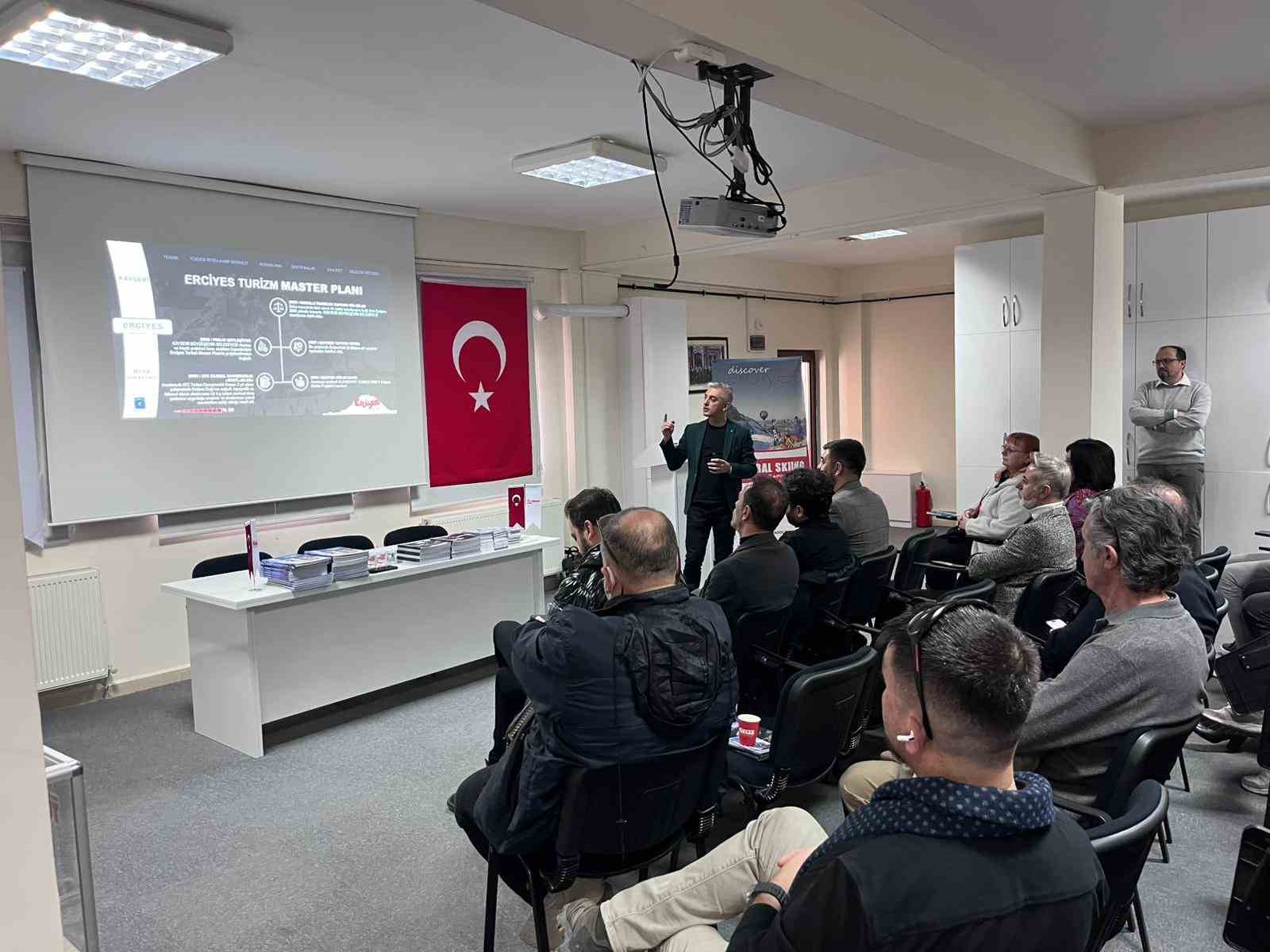 Nevşehirli seyahat acentelerine Erciyes sunumu gerçekleştirildi
Nevşehirli seyahat acentelerine Erciyes sunumu gerçekleştirildi