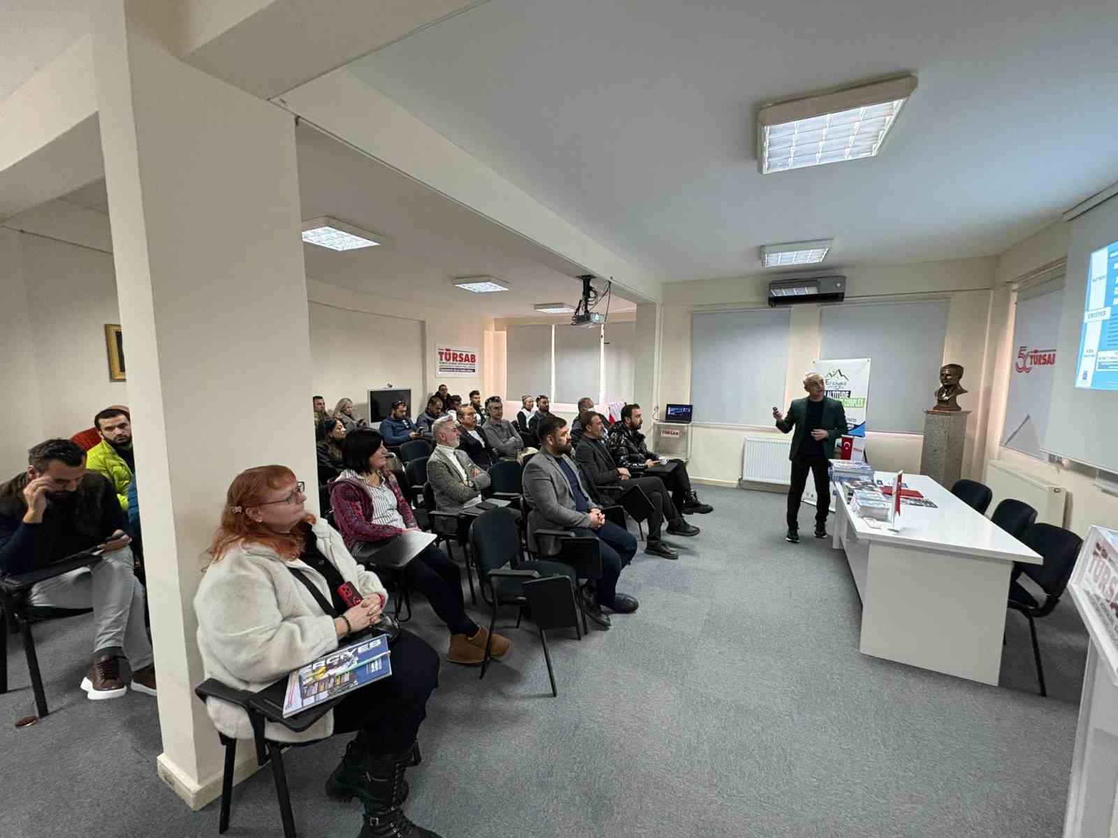 Nevşehirli seyahat acentelerine Erciyes sunumu gerçekleştirildi
Nevşehirli seyahat acentelerine Erciyes sunumu gerçekleştirildi