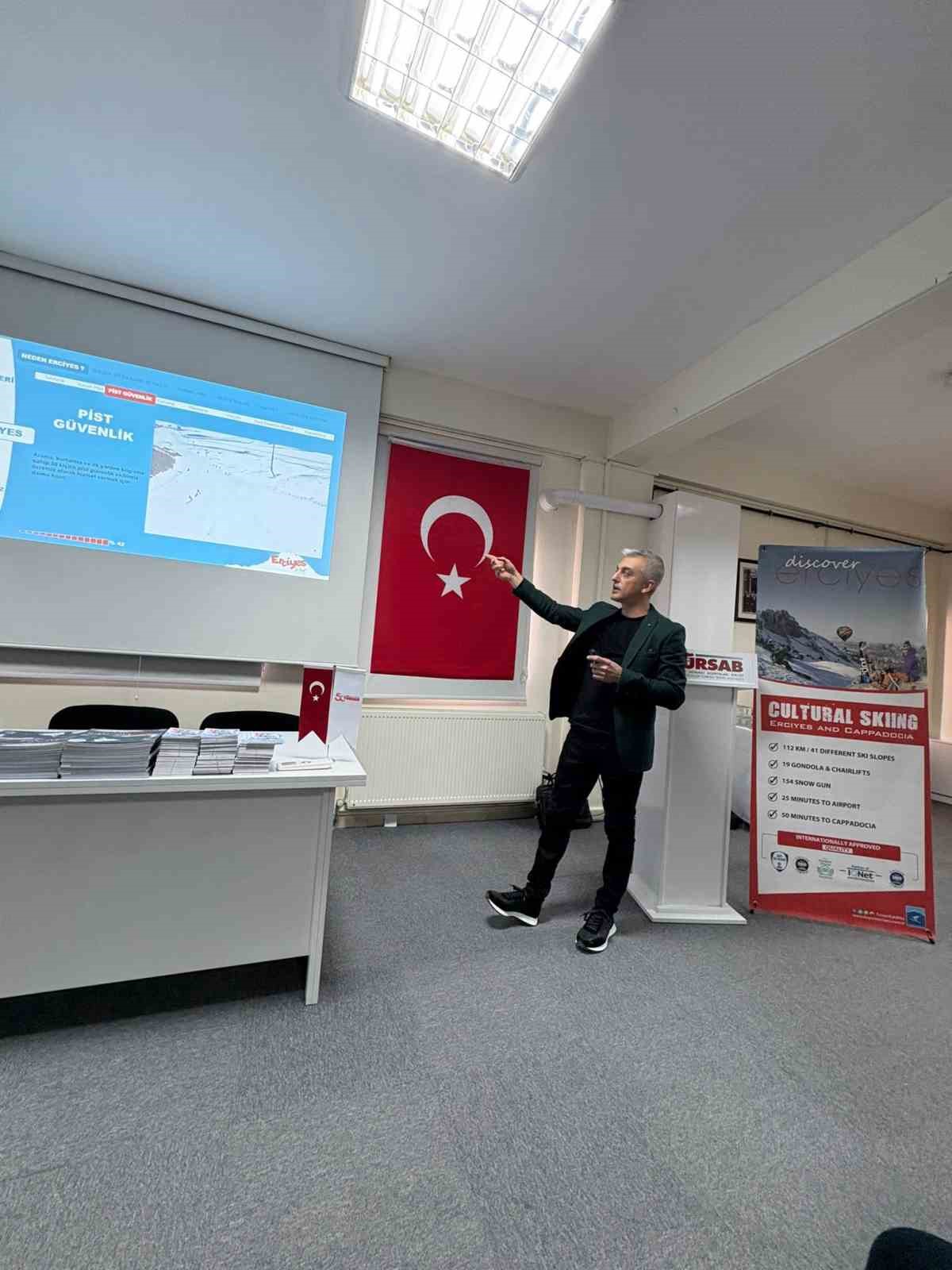 Nevşehirli seyahat acentelerine Erciyes sunumu gerçekleştirildi
Nevşehirli seyahat acentelerine Erciyes sunumu gerçekleştirildi