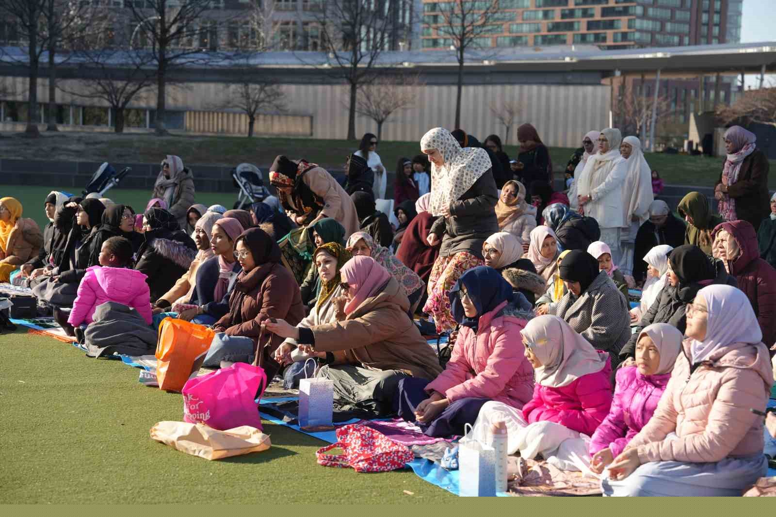 New York’ta bayram namazı sokaklara taştı
