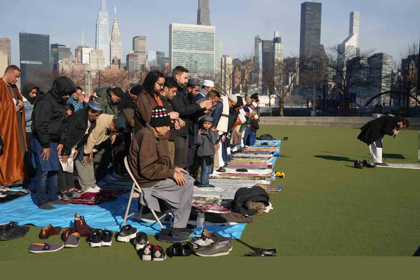New York’ta bayram namazı sokaklara taştı
