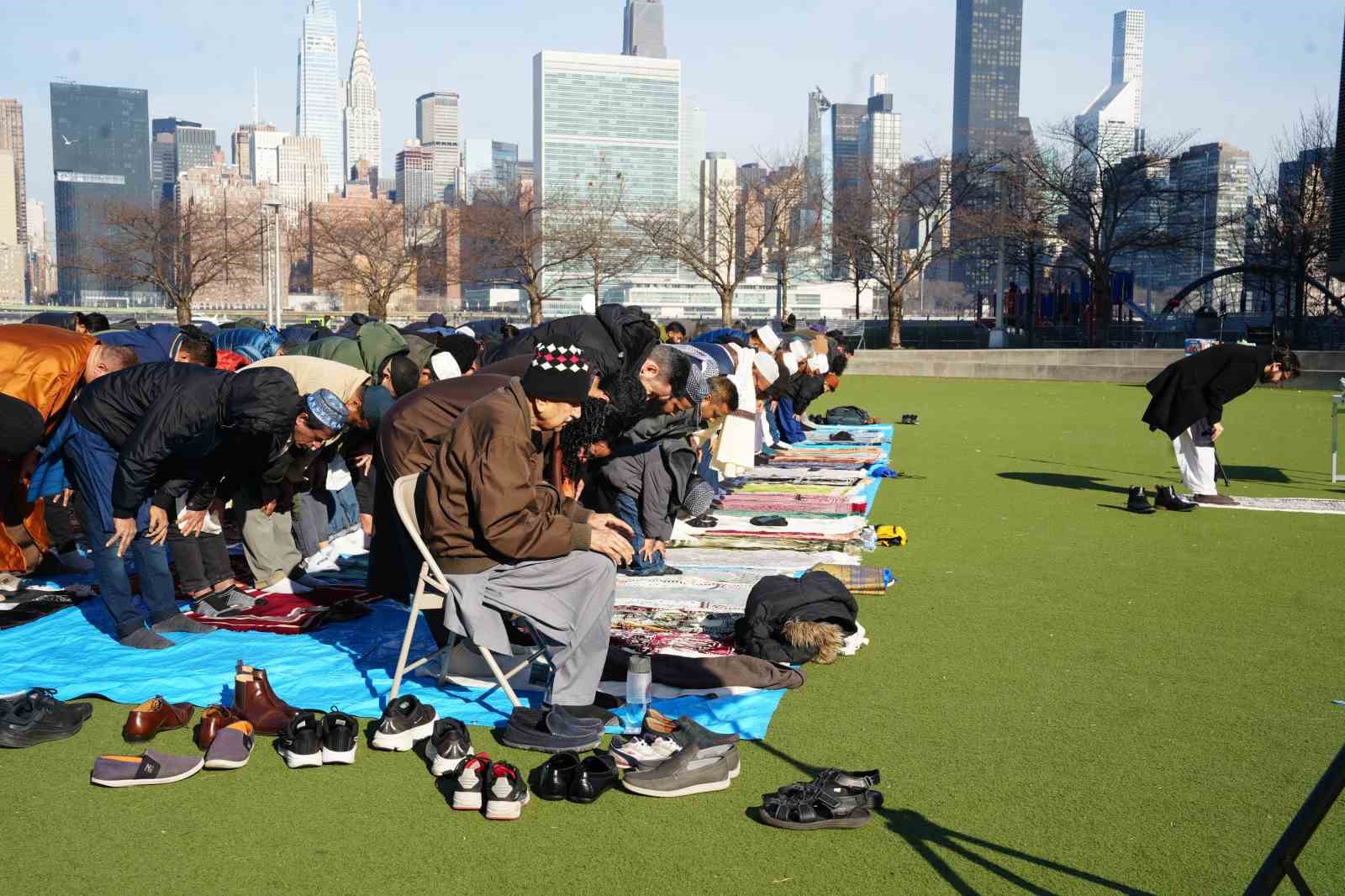 New York’ta bayram namazı sokaklara taştı
