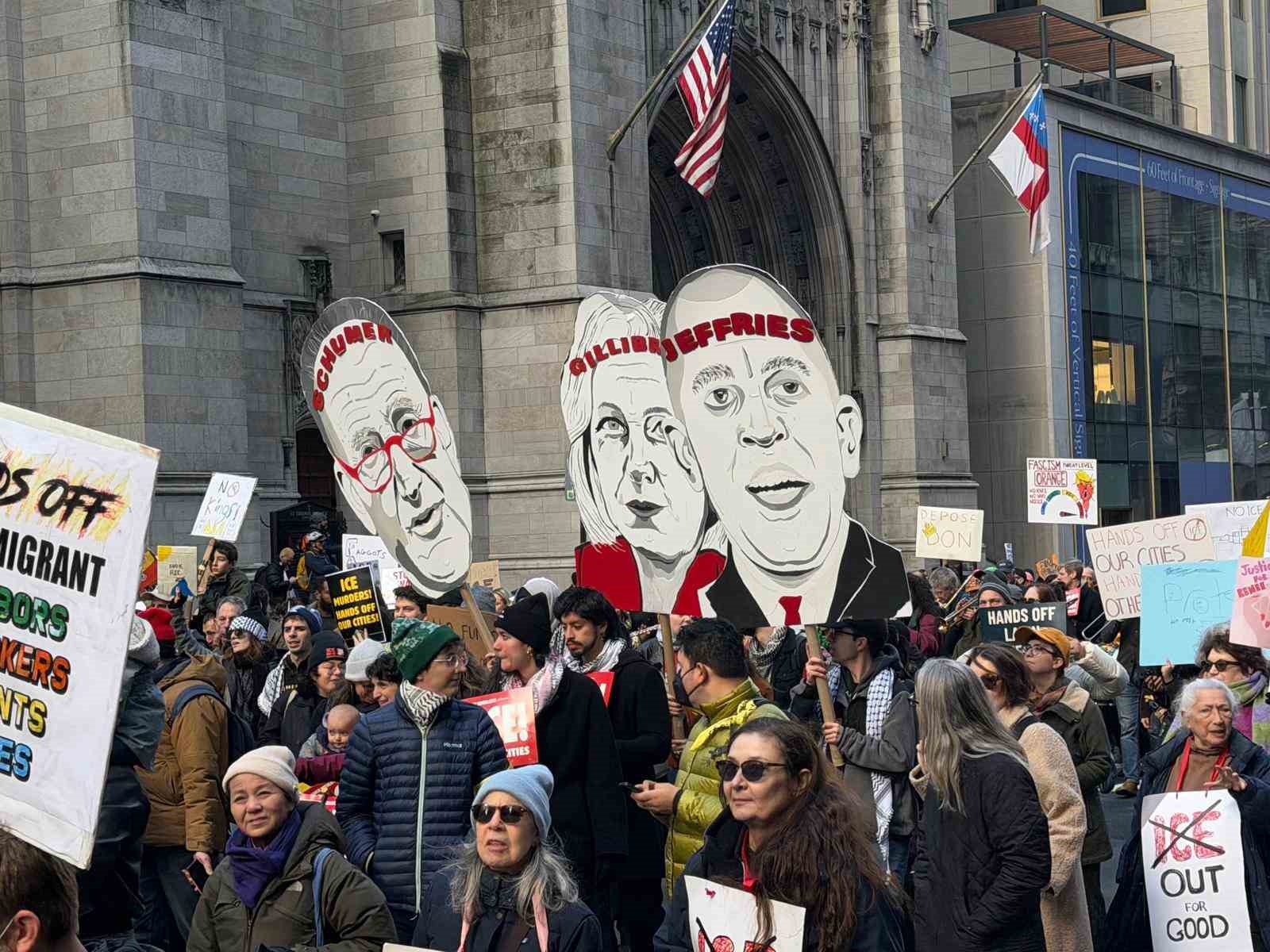 New York’ta binlerce kişiden ICE’a tepki yürüyüşü
