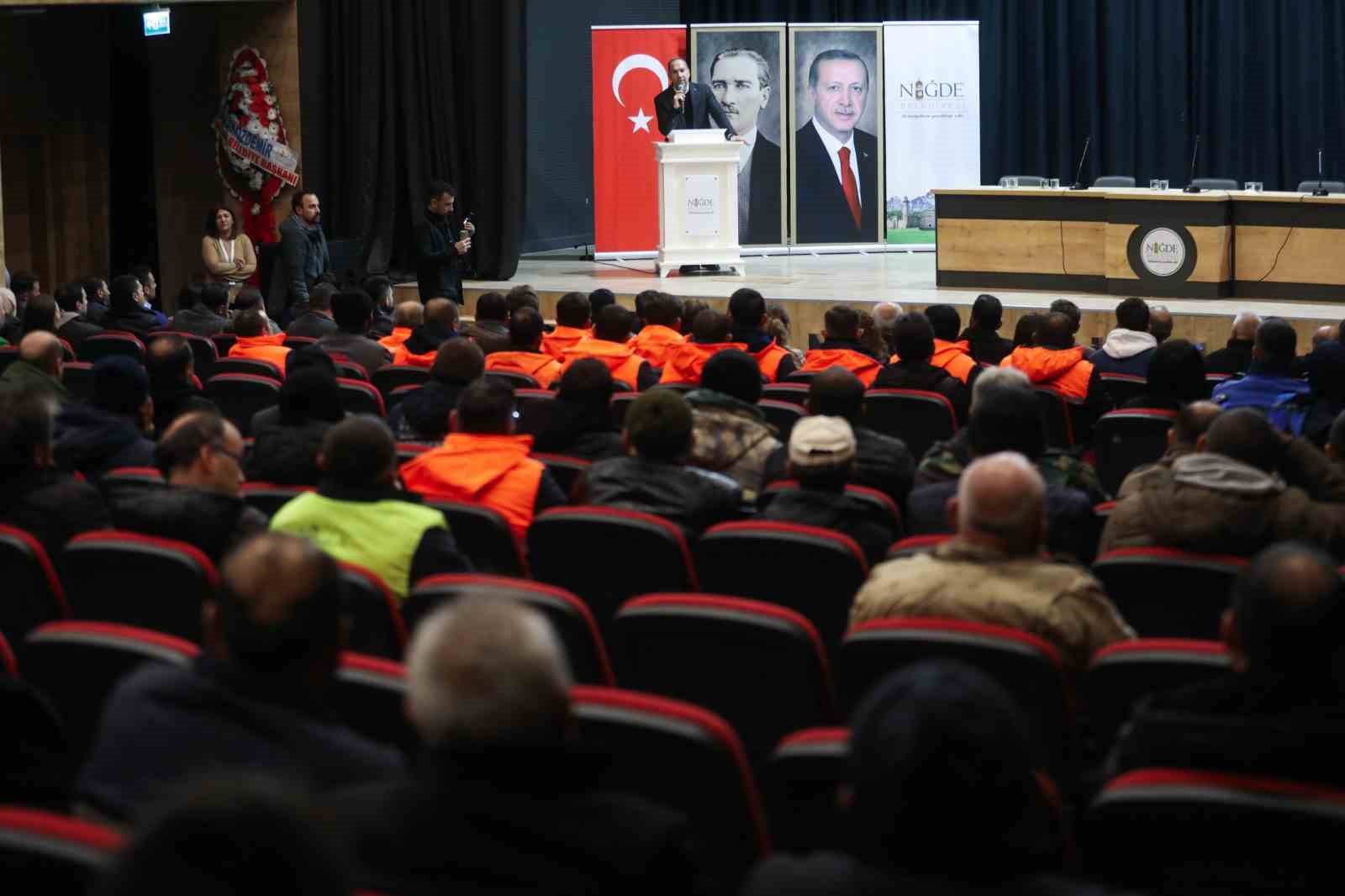 Niğde Belediyesi’nde kadro sevinci: 233 işçi daimi statüye geçti
