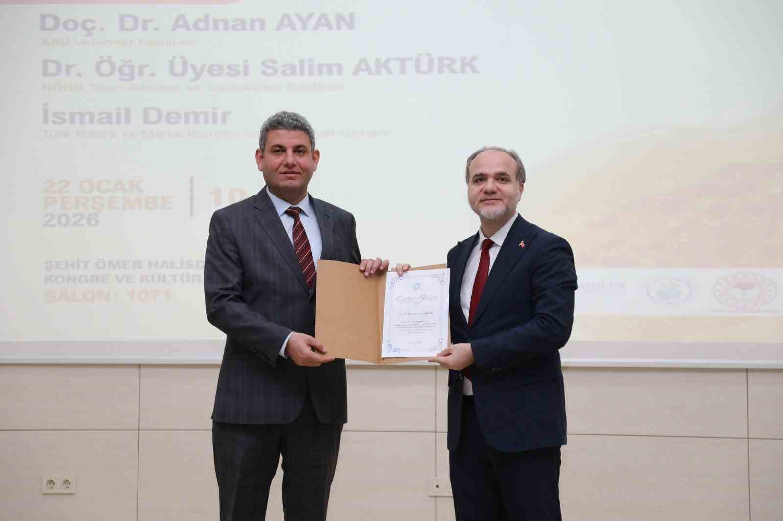 Niğde Geven Balı’nın coğrafi işareti tanıtıldı, arıcılık eğitimi verildi
Niğde Geven Balı’nın coğrafi işareti tanıtıldı, arıcılık eğitimi verildi