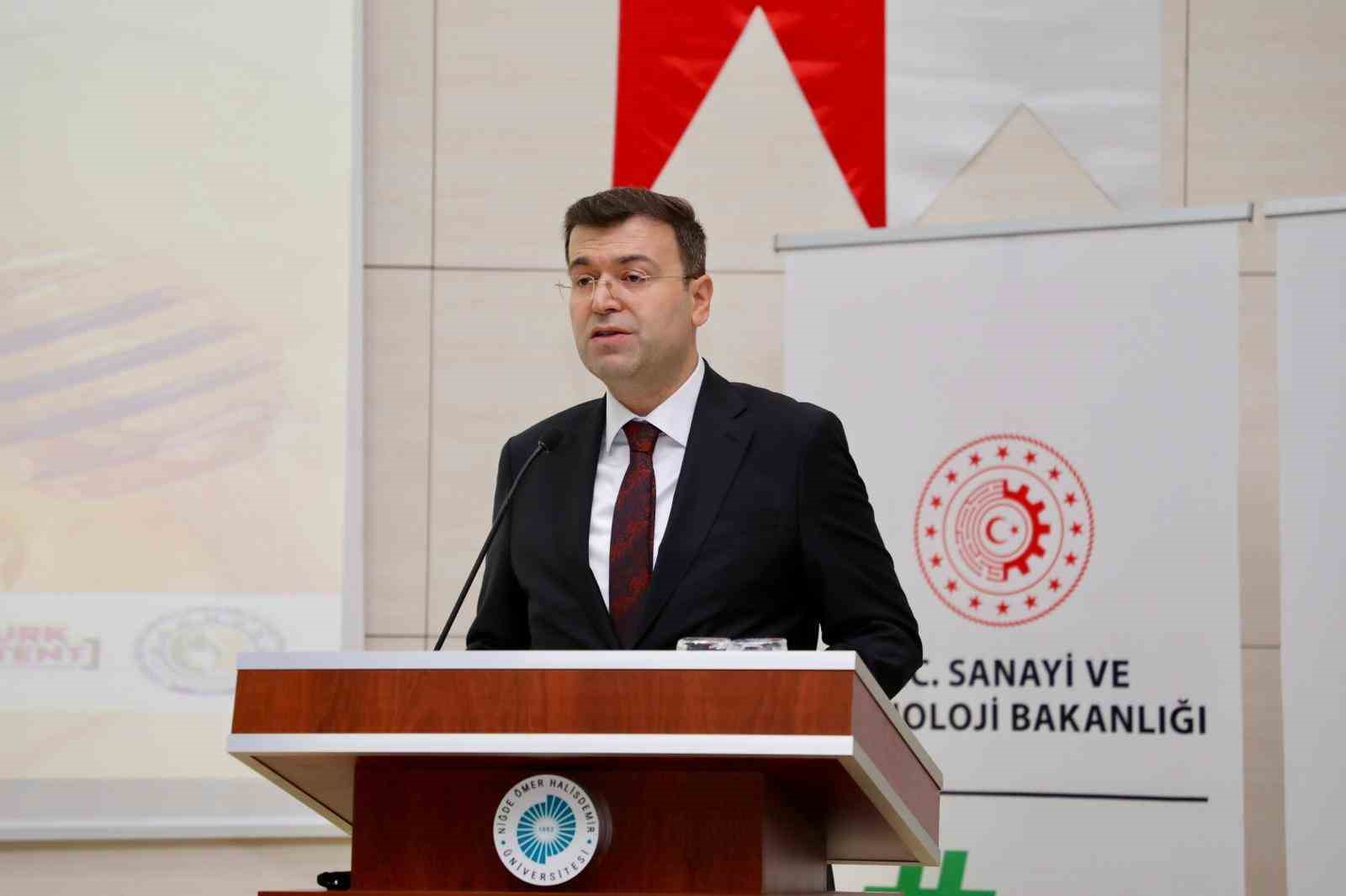 Niğde Geven Balı’nın coğrafi işareti tanıtıldı, arıcılık eğitimi verildi
Niğde Geven Balı’nın coğrafi işareti tanıtıldı, arıcılık eğitimi verildi