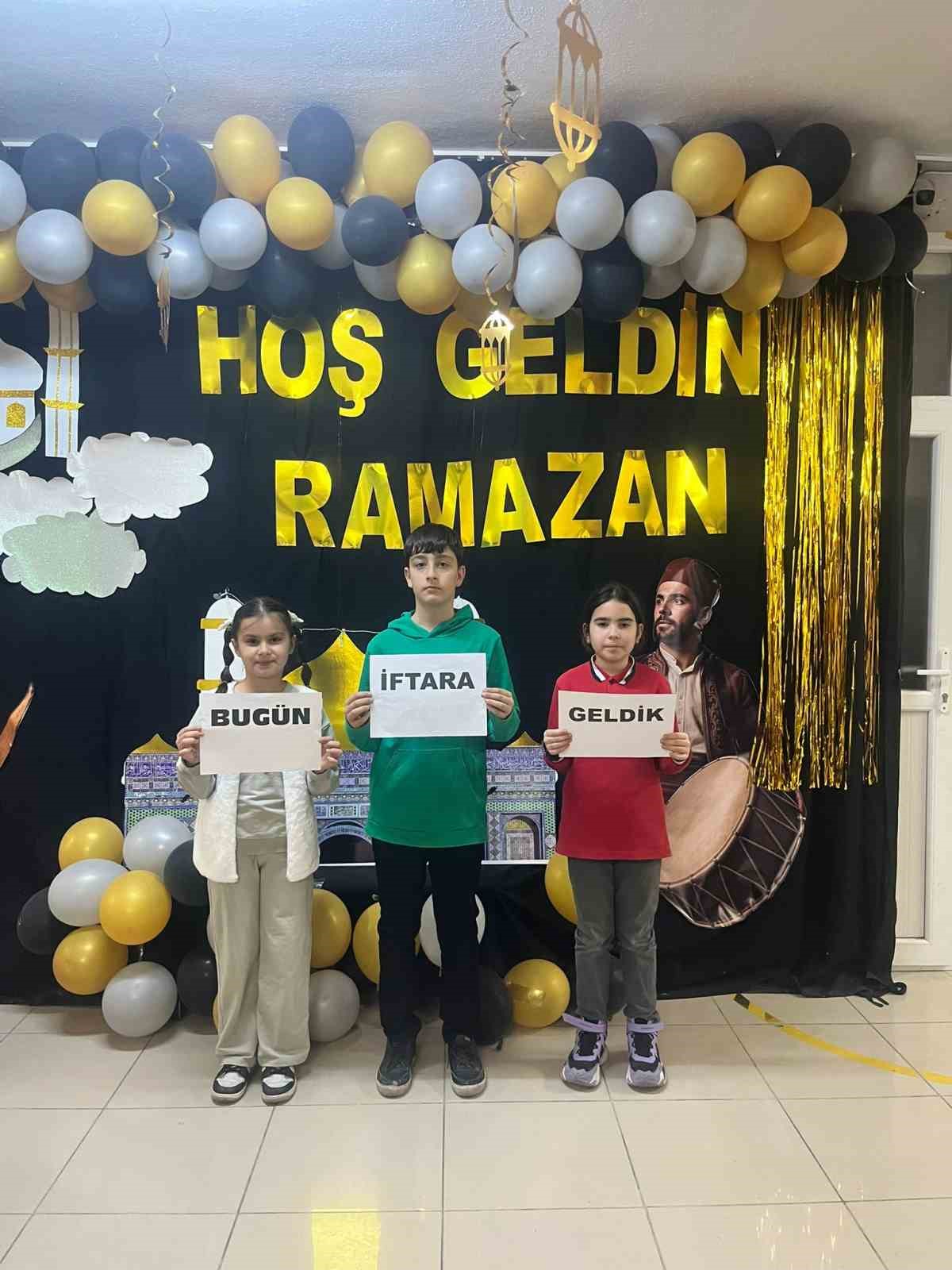 Niğde Kemal Çetintürk İlkokulu’nda Ramazan sofrası
