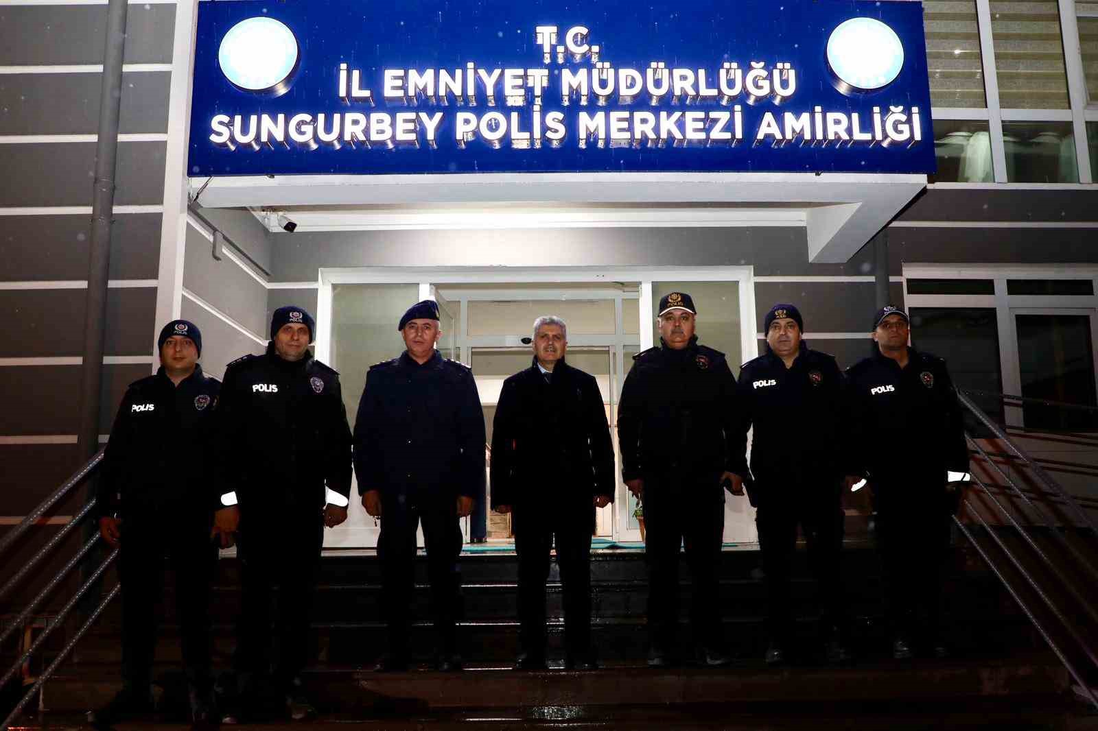 Niğde protokolünden yılbaşı gecesi görev başındaki ekiplere ziyaret
