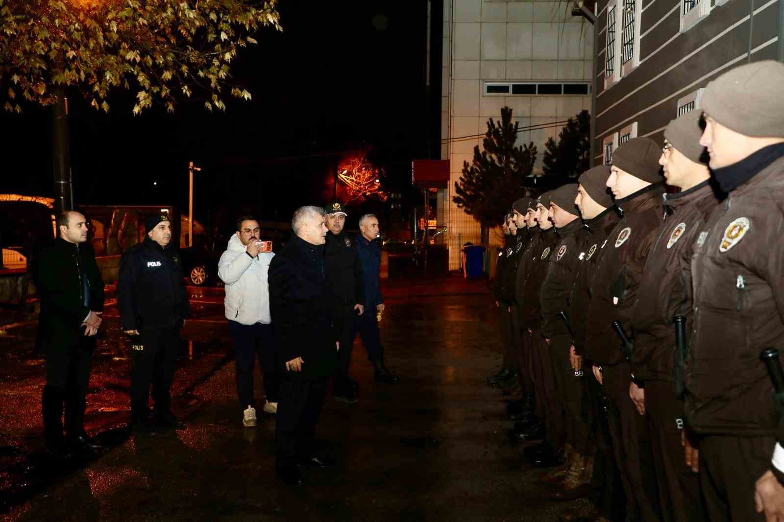 Niğde protokolünden yılbaşı gecesi görev başındaki ekiplere ziyaret
