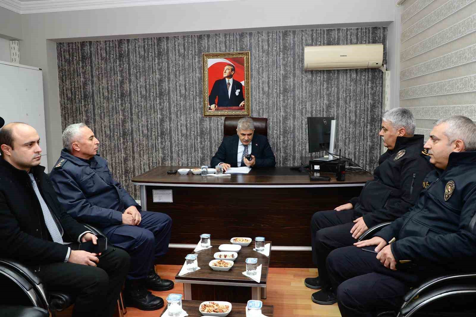 Niğde protokolünden yılbaşı gecesi görev başındaki ekiplere ziyaret
