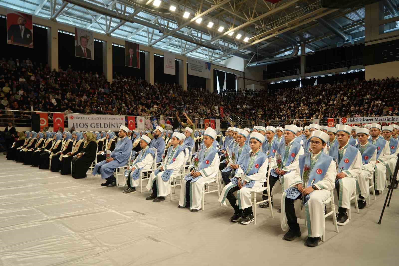 Niğde’de 111 hafız için icazet töreni
Niğde’de 111 hafız için icazet töreni