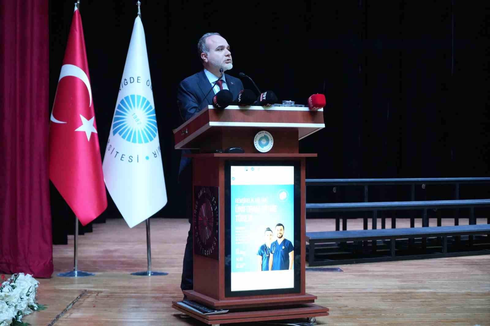 Niğde’de 120 hemşire adayı üniforma giydi
