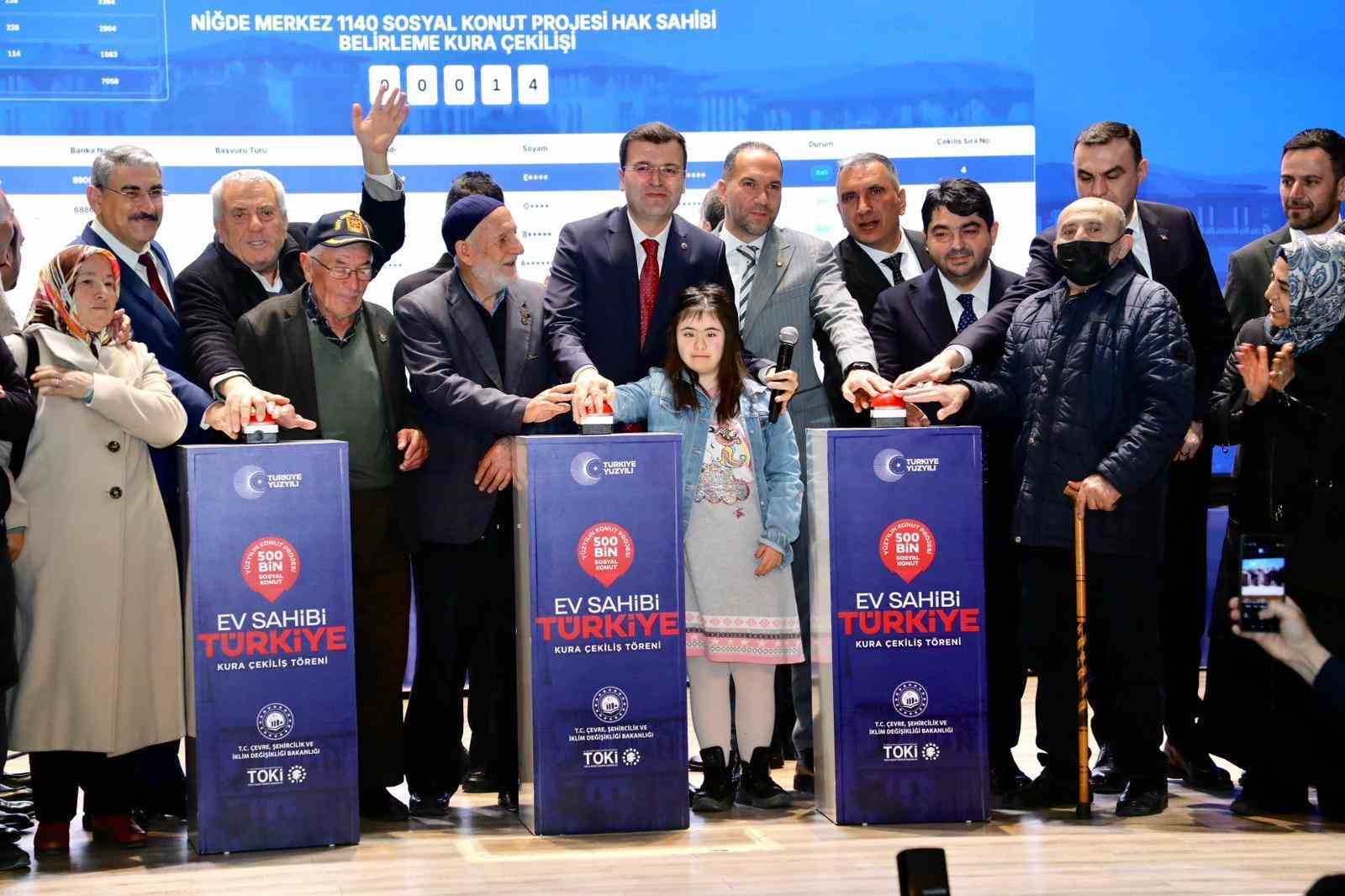 Niğde’de 2 bin 604 sosyal konutun hak sahipleri kura ile belirlendi
