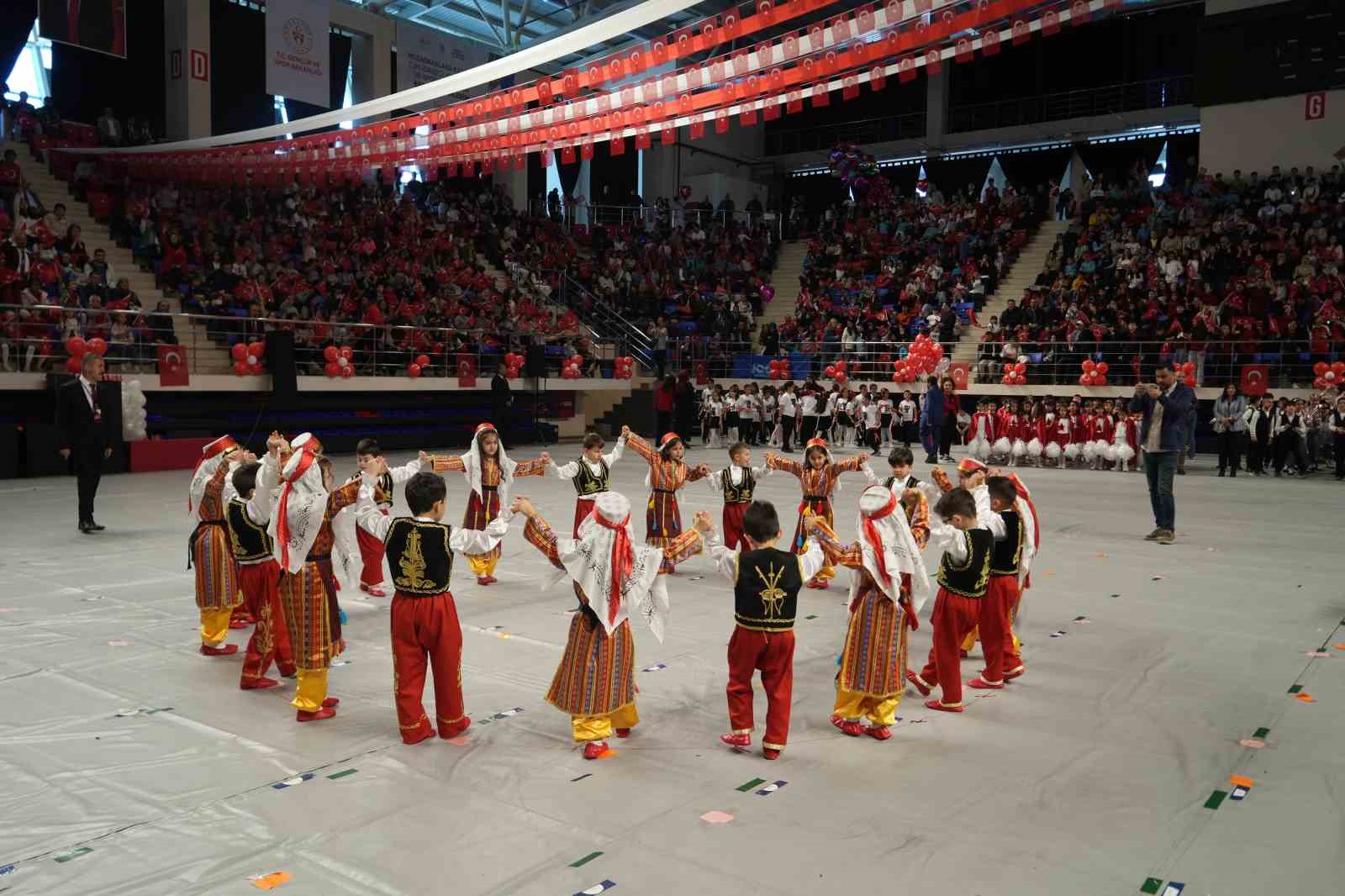 Niğde’de 23 Nisan Coşkusu tören ve gösterilerle kutlandı
