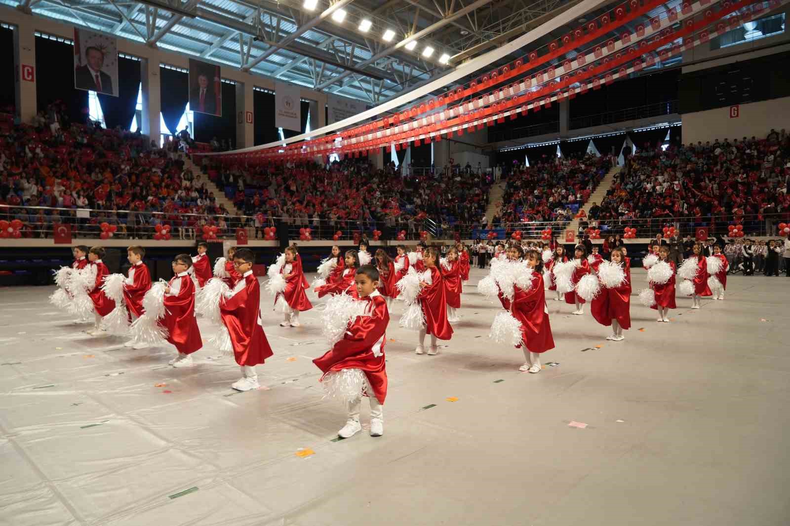Niğde’de 23 Nisan Coşkusu tören ve gösterilerle kutlandı
