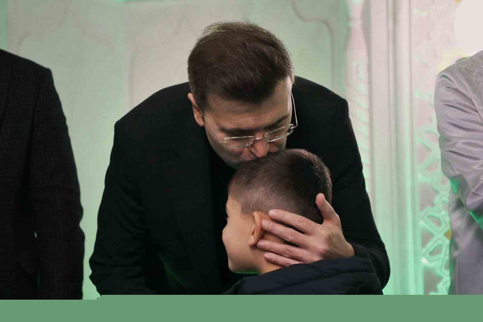 Niğde’de bayram namazı sonrası bayramlaşma
