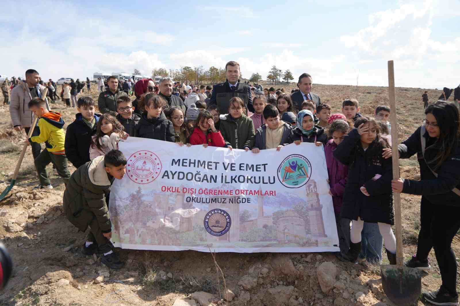Niğde’de binlerce fidan toprakla buluşturuldu
