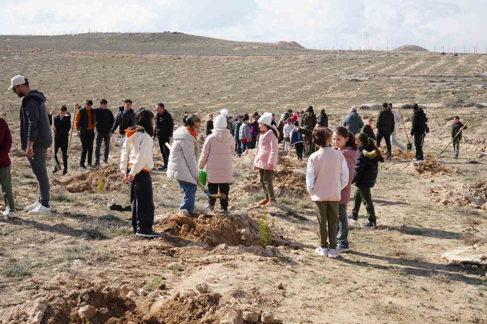 Niğde’de binlerce fidan toprakla buluşturuldu
