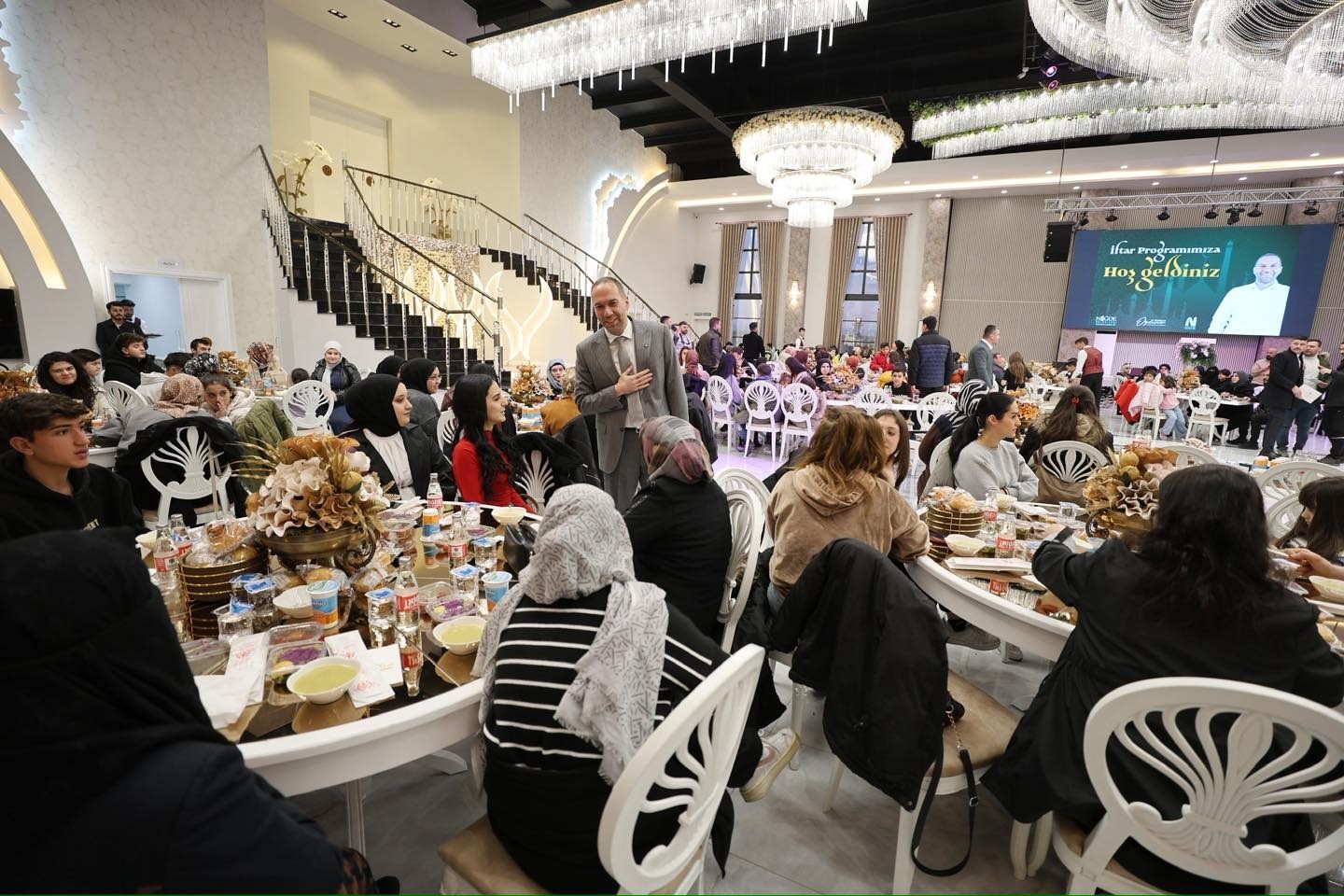 Niğde’de Gönül Sofraları yetim çocuklar için kuruldu
