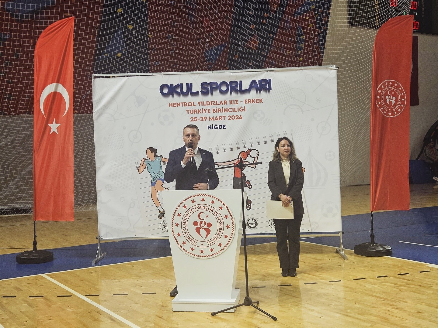 Niğde’de hentbol şöleni başladı
