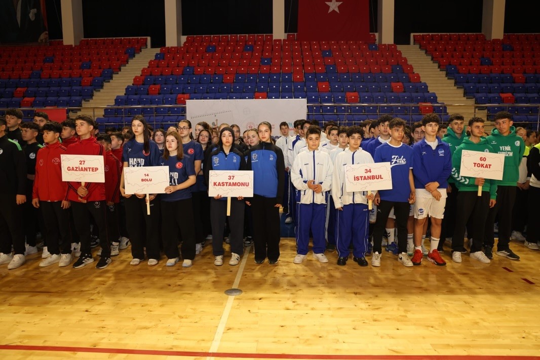 Niğde’de hentbol şöleni başladı
