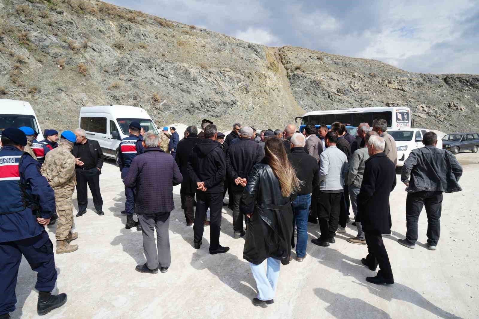 Niğde’de kamp projesi iki beldeyi sınır tartışmasıyla karşı karşıya getirdi
Niğde’de kamp projesi iki beldeyi sınır tartışmasıyla karşı karşıya getirdi