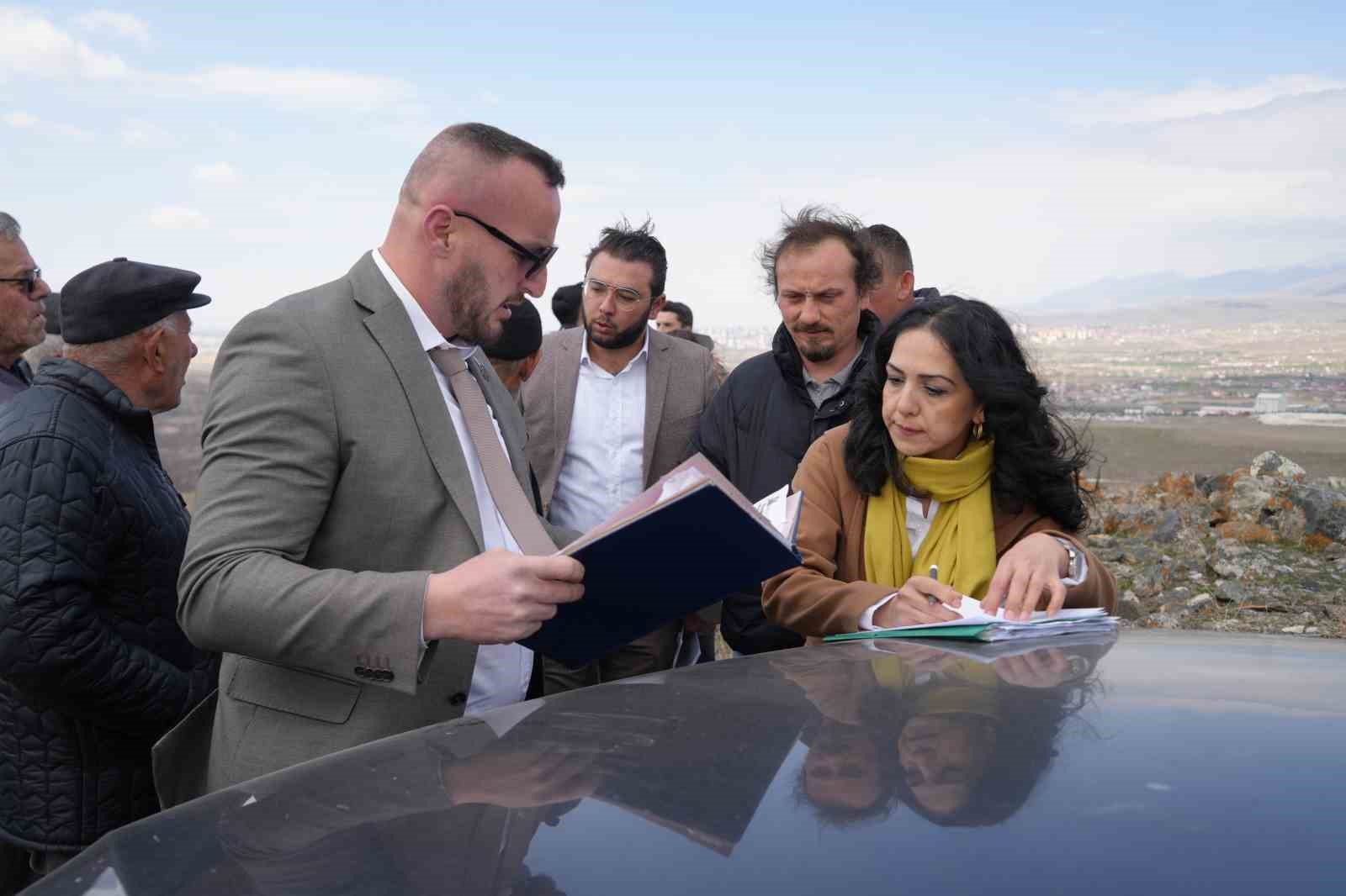 Niğde’de kamp projesi iki beldeyi sınır tartışmasıyla karşı karşıya getirdi
Niğde’de kamp projesi iki beldeyi sınır tartışmasıyla karşı karşıya getirdi