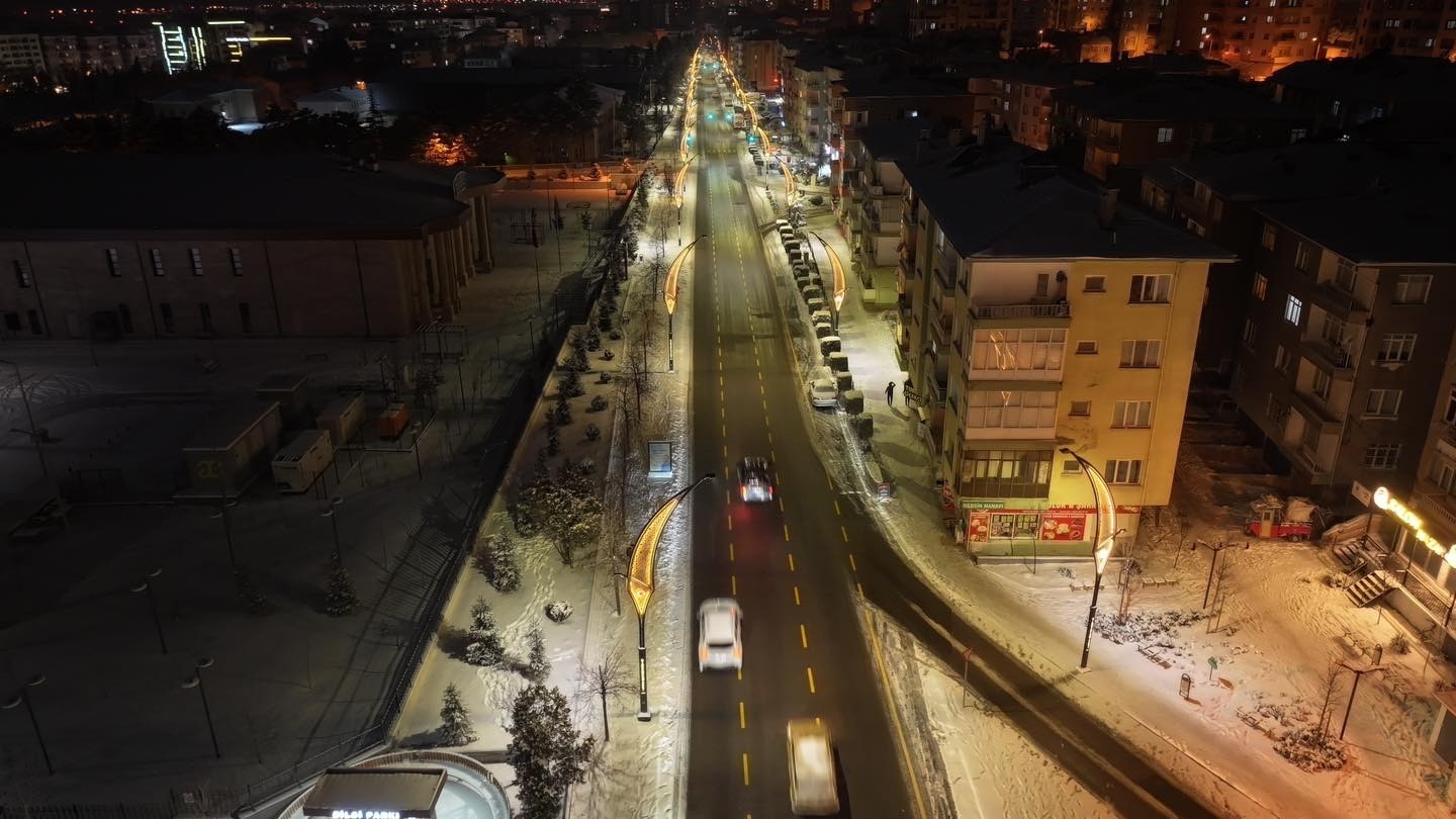 Niğde’de karla mücadele ekiplerinden 24 saat mesai
Niğde’de karla mücadele ekiplerinden 24 saat mesai