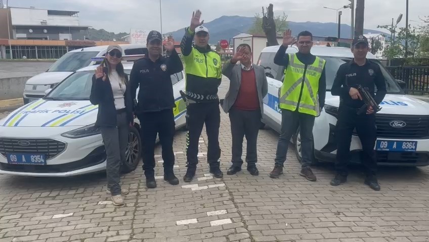 Niğde’de minik öğrencilerden polislere sevgi dolu kutlama
