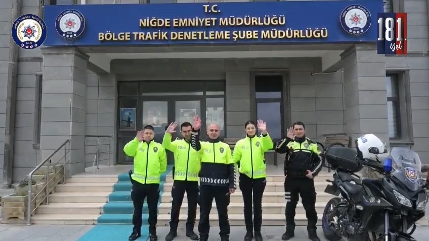 Niğde’de minik öğrencilerden polislere sevgi dolu kutlama
